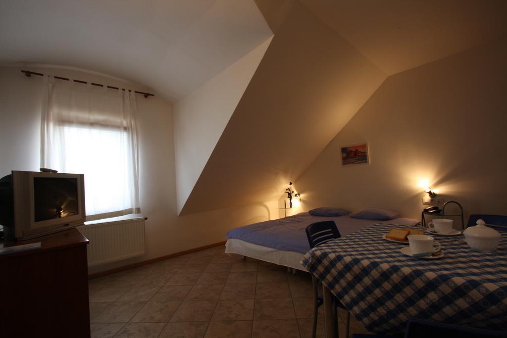V Tunich Praga