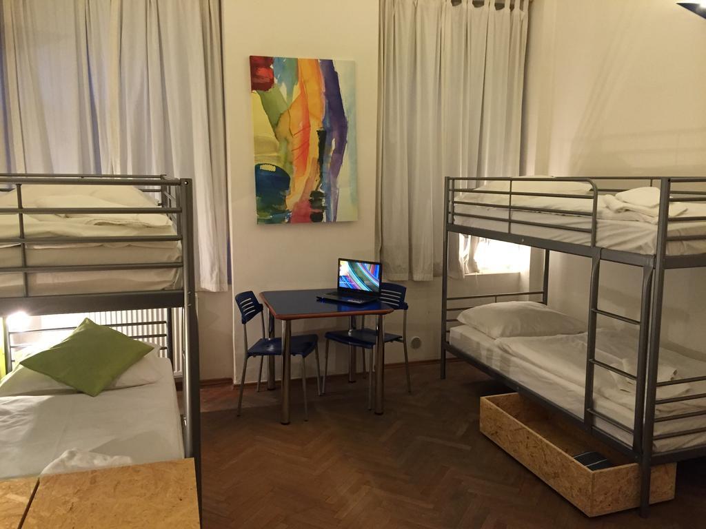 V Tunich Hostal Praga
