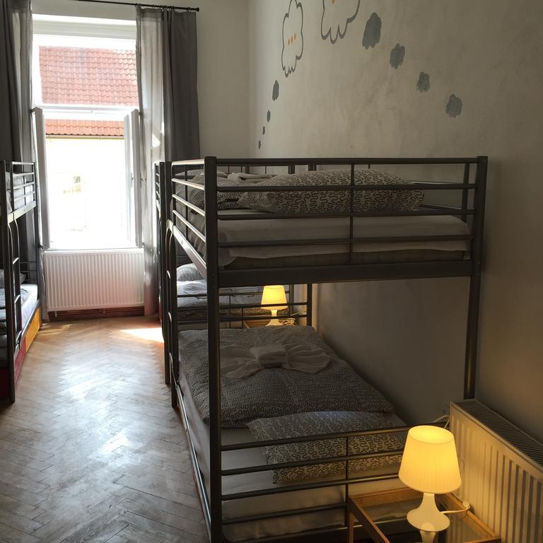V Tunich Hostal Praga