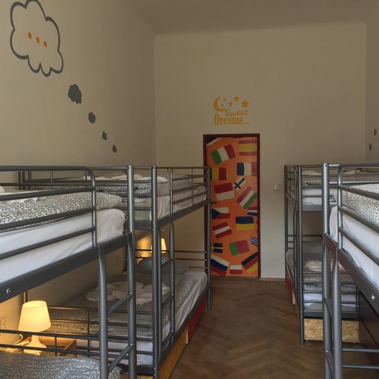 V Tunich Hostal