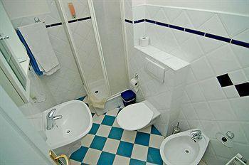 V Tunich Hostal *