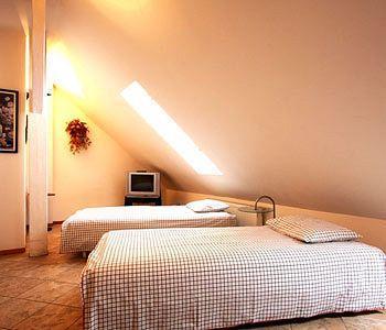 V Tunich Hostal