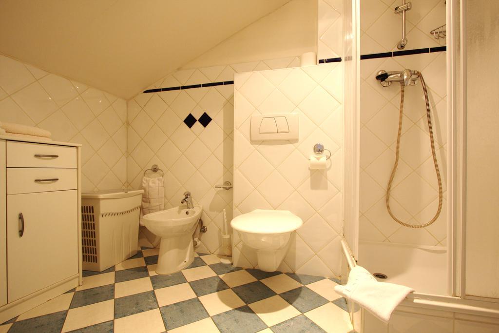 V Tunich Hostal