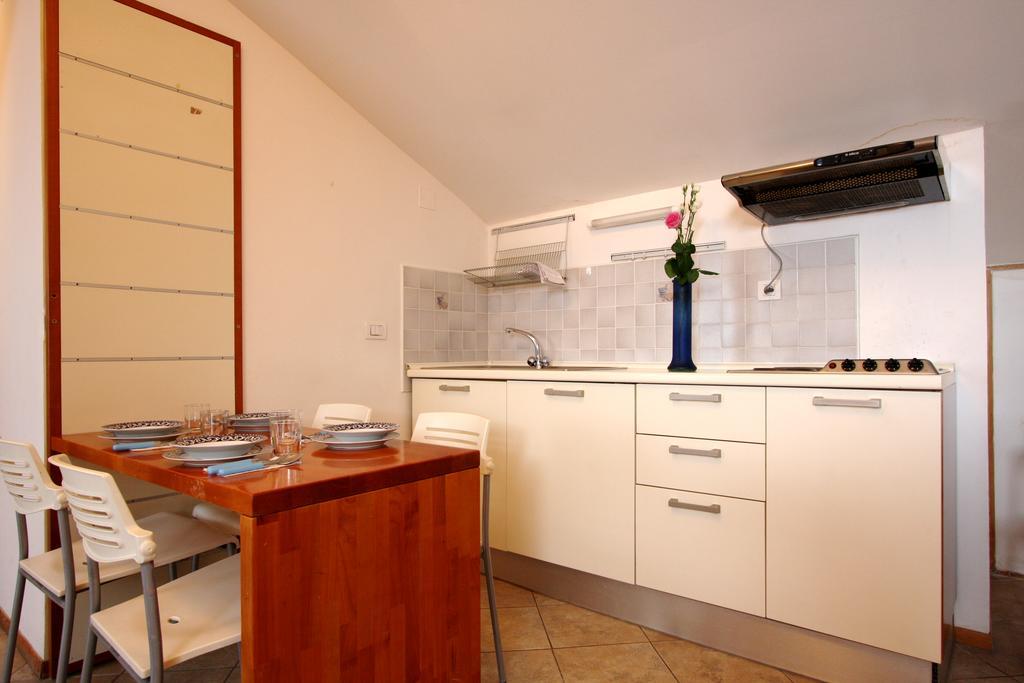 V Tunich Hostal *